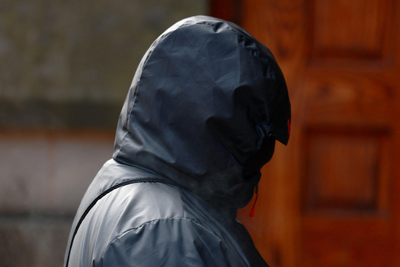Homem britânico admite drogar e estuprar esposa por 21 anos em Manchester