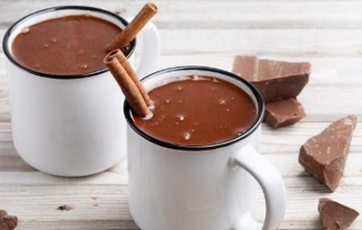 Receita de Chocolate Quente: Mistura de Chocolate Meio Amargo e Branco