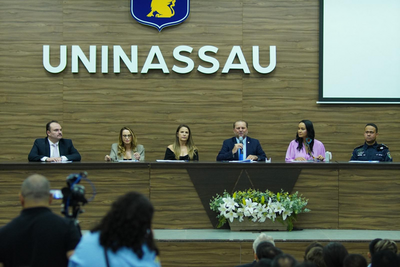 Cirone Deiro homenageia 300 pessoas em sessao solene em Cacoal
