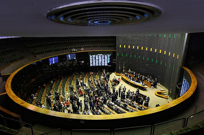Congresso Nacional é alvo de críticas populares por corrupção e favoritismo econômico