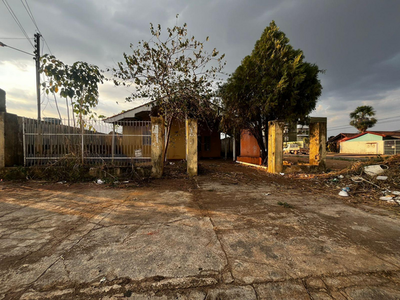 Casa abandonada no Embratel se torna ponto de invasão e risco à segurança