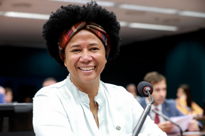 Deputada entrega emenda de R$ 500 mil para assistência a pessoas com TEA