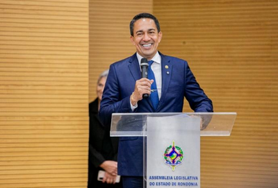 Emendas parlamentares de Eyder Brasil garantem uniformes e reformas escolares