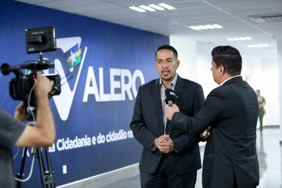 Deputado Eyder Brasil concede Voto de Louvor a 400 jornalistas em Rondônia