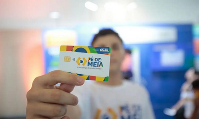 MEC paga sexta parcela do programa Pé-de-Meia para estudantes do ensino médio