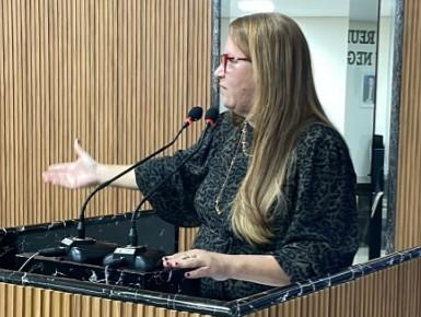Vereadora alerta sobre precariedade no atendimento de saúde e pede reajuste