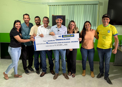 Deputado Dr. Fernando Máximo doa R$ 50 mil para APAE de Buritis