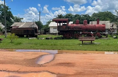 Associação dos Ferroviários discute reforma de praça e restauração de locomotiva em Abunã