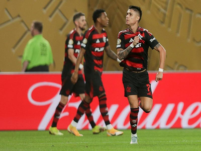 Flamengo vence Espérance por 2 a 0 e lidera grupo na Copa Intercontinental