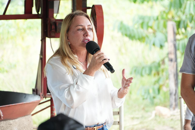 Ieda Chaves entrega seis implementos a agricultores de Porto Velho