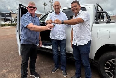 Deputado Ismael Crispin entrega veículo e anuncia Centro de Treinamento em Rolim de Moura