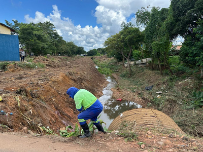 Prefeitura de Porto Velho inicia limpeza de canal na Castanheira