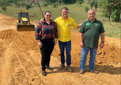 Deputado Luizinho Goebel acompanha obras de estradas em Campo Novo de Rondônia