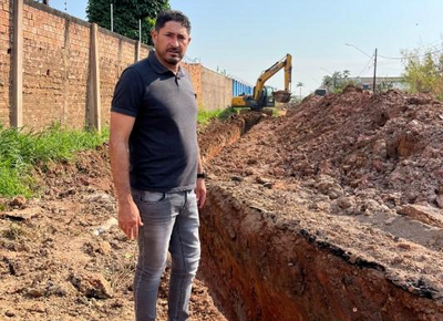 Vereador Márcio Pacele acompanha início de obras de drenagem no bairro Lagoa