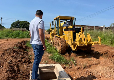 Vereador Márcio Pacele fiscaliza obra de terraplanagem no Parque Amazônia