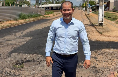 Vereador Nilton Souza acompanha tapa-buracos na Rua Miguel Cervantes