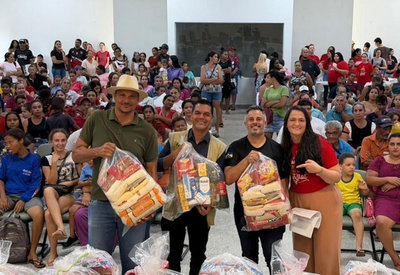 Entrega de 300 cestas básicas traz esperança para famílias em Nova Brasilândia D'Oeste