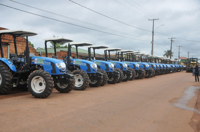 Prefeitura de Porto Velho entrega tratores para agricultura familiar