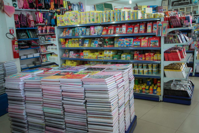 Procon orienta famílias sobre itens permitidos e proibidos na lista escolar