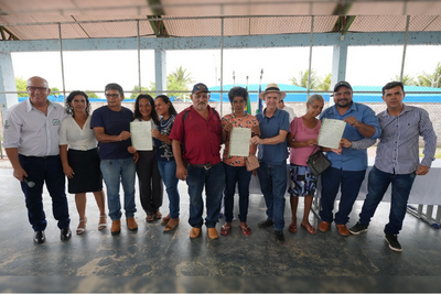 Senador Jaime Bagattoli entrega 85 títulos definitivos de terras em Parecis