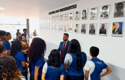 Câmara de Porto Velho recebe estudantes no Parlamento Jovem