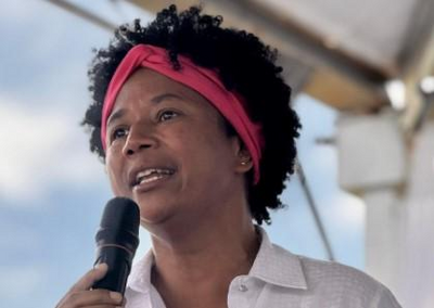 Deputada Sílvia Cristina entrega cheque simbólico de R$ 100 mil ao Centro Social Madre Mazzarello