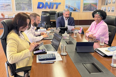 Deputada Sílvia Cristina solicita viaduto na BR-364 durante reunião no Dnit