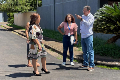 Secretário Iremar Torres inicia sinalização no Residencial Vitória Régia
