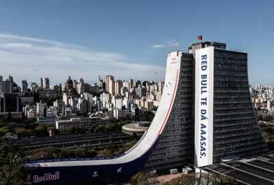 Skatista Mineirinho estabelece recorde mundial ao descer megarrampa de 70 metros