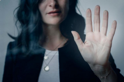 Nova lei agrava punição para violência psicológica contra mulher com tecnologia