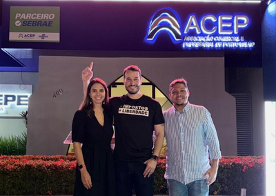 Vereador Zé Paroca discute desafios do comércio em encontro com ACEP